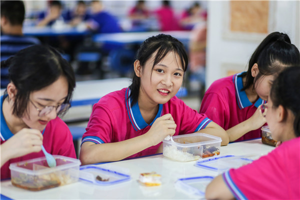 1565059651669015.jpg 食堂飯菜很好吃 (1).jpg