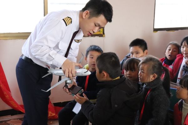 國際民航日東航飛行小課堂走進(jìn)南昌溪頭小學(xué)515191_ 國際民航日東航飛行小課堂走進(jìn)南昌溪頭小學(xué)